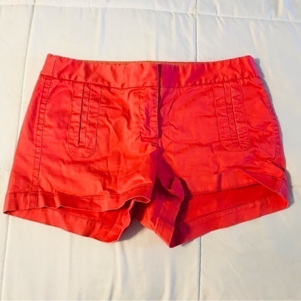 J Crew Coral Pink Low Rise Stretch Chino Shorts
Women’s size 6 Small 28 short